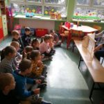 spotkanie czytelnicze w przedszkolu
