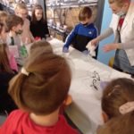 Eksperymenty dzieci w Muzeum Mleka