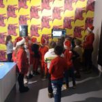 Dzieci zwiedzają Muzeum Mleka w Grajewie