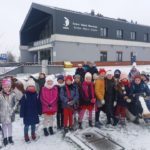Uczniowie przed Muzeum Mleka w Grajewie
