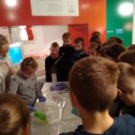 Mleczny eksperyment uczniów w Muzeum Mleka w Grajewie