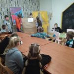 Dzieci prezentują wyniki pracy grupowej