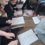 Dzieci rysują koty