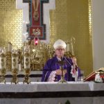 Ksiądz Biskup Janusz Stepnowski odprawia mszę