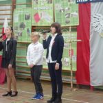 Narodowe Święto Niepodległości w SP 4 - troje uczniów śpiewa