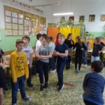 Andrzejki w klasie 3 a - dzieci tańczą