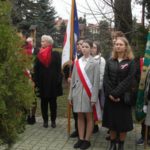 Poczet sztandarowy Szkoły Podstawowej nr 4 w Grajewie na miejskich obchodach Narodowego Święta Niepodległości