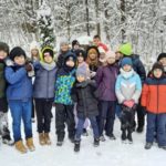 Zimowa wyprawa klas piątych - wspólne zdjęcie uczniów
