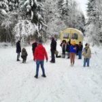 Zimowa wyprawa klas piątych - zabawy na śniegu
