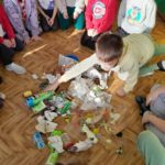 W klasie I a odbyły się zajęcia segregowania śmieci oraz dbania o otaczający świat.