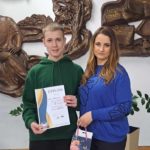 Wręczenie nagród zwycięzcom Szkolnego Konkursu na Baner DISCO przez p. Anitę Łagunę -Ciskowską z Rady Rodziców