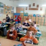 W ramach programu edukacyjnego TRZYMAJ FORMĘ oraz programu „LABORATORIA PRZYSZŁOŚCI” w klasie II c odbył się cykl zajęć poświęconych zdrowiu.