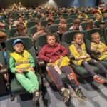 Z okazji Dnia Dziecka uczniowie klas I–III wybrali się do kina na seans bajkowy „Królestwo Siedmiu Mórz”.