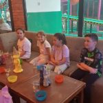 Uczniowie z klas drugich A i B z wizytą w centrum zabaw „Fabryka Misia”