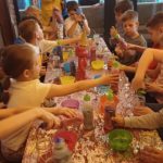 Uczniowie z klas drugich A i B z wizytą w centrum zabaw „Fabryka Misia”