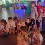 Uczniowie z klas drugich A i B z wizytą w centrum zabaw „Fabryka Misia”
