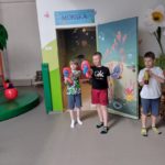 Uczniowie z klas drugich A i B z wizytą w centrum zabaw „Fabryka Misia”