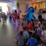 Uczniowie z klas drugich A i B z wizytą w centrum zabaw „Fabryka Misia”