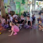 Uczniowie z klas drugich A i B z wizytą w centrum zabaw „Fabryka Misia”