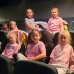 Klasy I a i I d na spektaklu teatralnym „Baśnie znane i lubiane” w GCK