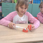 Uczniów klasy I a, I d i II a odwiedziły panie higienistki z Przychodni Stomatologicznej „Dentur”.