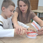 Uczniów klasy I a, I d i II a odwiedziły panie higienistki z Przychodni Stomatologicznej „Dentur”.