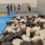 Nietypowa lekcja WF klas VII a i VII b w Strefie Wysokich Lotów