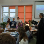 „Między Dobrem a Słowem” – spotkanie inspirowane myślą ks. Józefa Tischnera w ZS Nr 2 w Grajewie