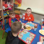 Poczęstunek choinkowy u przedszkolaków z grupy Słoneczka