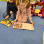 „Ratownicy Czytelnictwa” w akcji – „Słoneczka” odkrywają magię książek