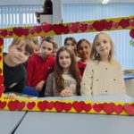 Szkolne walentynki w bibliotece