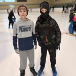 Wyjazd klas piątych na łyżwy do Mazurskiego Centrum Sportów Lodowych w Giżycku