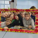 Szkolne walentynki w bibliotece
