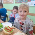 Zdrowe i kolorowe śniadanie w klasie II d