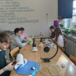 Koło Przyjaciół Biblioteki na warsztatach „Odpowiedzialny Upcykling z Żubrem”