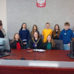 Dzień Edukacji Prawnej - uczniowie klasy VII b wraz z wychowawcą odwiedzili z tej okazji Sąd Rejonowy w Grajewie.