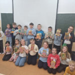 Zajęcia kreatywne klas III a, III b i II d – wykonanie jajek wielkanocnych metodą „string art”