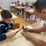 Zajęcia kreatywne klas III a, III b i II d – wykonanie jajek wielkanocnych metodą „string art”