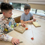 Zajęcia kreatywne klas III a, III b i II d – wykonanie jajek wielkanocnych metodą „string art”