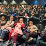 Uczniowie klas 3b, 3d, 1a, 1c oraz przedszkolaki z grupy „Słoneczka” i „Skrzaty” – wybrali się do GCK na spektakl pt. „Ja, Calineczka”