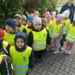 Uczniowie klas 3b, 3d, 1a, 1c oraz przedszkolaki z grupy „Słoneczka” i „Skrzaty” – wybrali się do GCK na spektakl pt. „Ja, Calineczka”