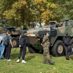 Uczniowie naszej szkoły na uroczystości wbicia pierwszej łopaty pod budowę kompleksu wojskowego w Grajewie