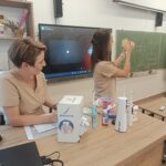 Zajęcia z edukacji zdrowotnej w klasie Va z udziałem pracownic gabinetu stomatologicznego „Dentur” w Grajewie