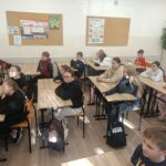 Zajęcia z edukacji zdrowotnej w klasie Va z udziałem pracownic gabinetu stomatologicznego „Dentur” w Grajewie