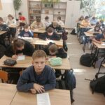 Zajęcia z edukacji zdrowotnej w klasie Va z udziałem pracownic gabinetu stomatologicznego „Dentur” w Grajewie